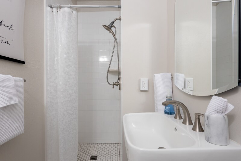 Building Photo - 9426 N Edison St