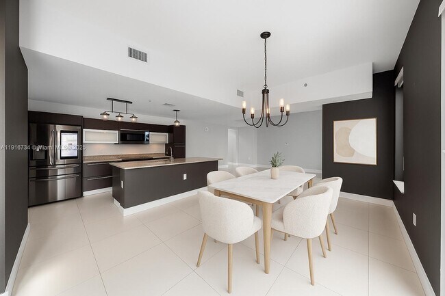 Building Photo - 950 Brickell Bay Dr