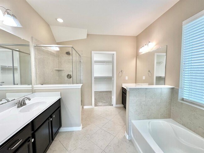 Building Photo - 1422 Laura Hills Ln
