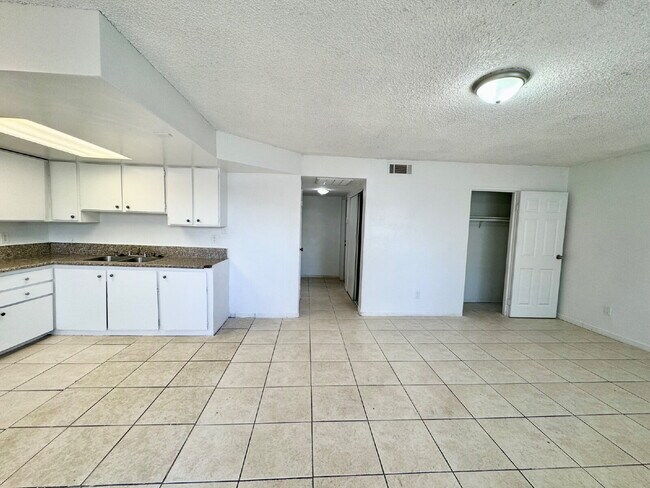 Building Photo - Bright & Budget-Friendly Condo for rent Ac...