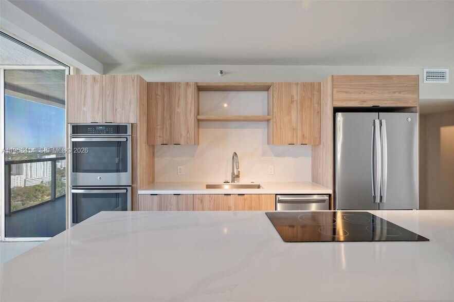 Building Photo - 1541 Brickell Ave