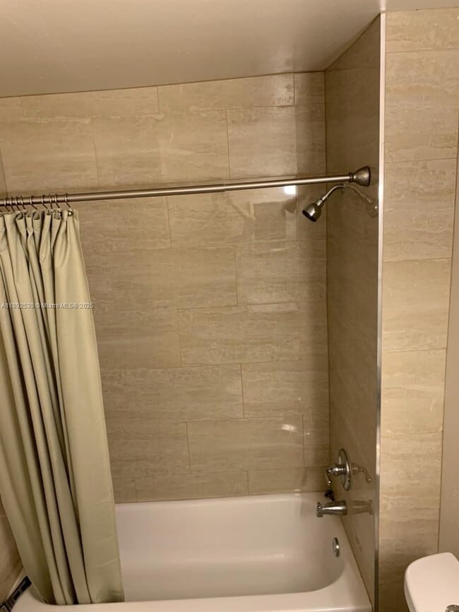 Building Photo - 11 Madrid Ln