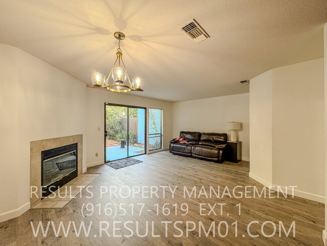 Building Photo - Lovely 2 Bedroom Condo near Davis university