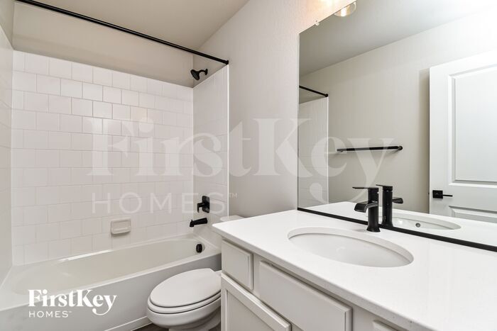 Building Photo - 10093 Luneth Dr