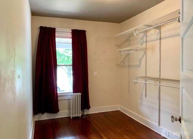 Building Photo - 40 Codington Pl
