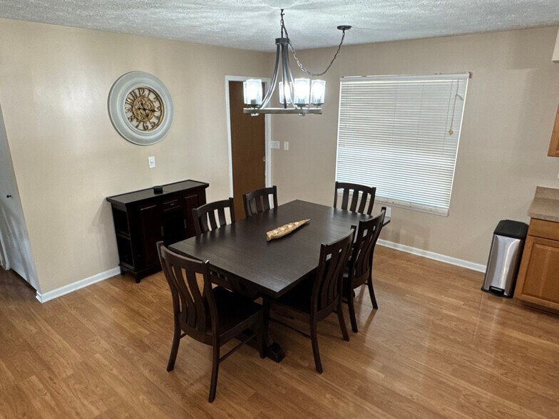 Building Photo - 28227 Gladstone St