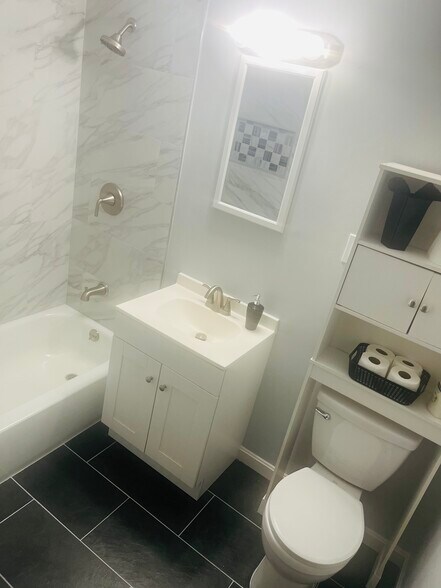 Building Photo - 1 Continental Ct