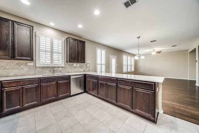 Building Photo - 3 Bedroom 2 1/2 bath Park Vista Subdivision
