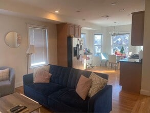 Building Photo - 3Br/2Bth, Available Sep. 1, 2026. Great location! Laundry in unit!  MUST SEE!!