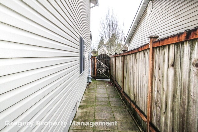 Building Photo - 13609 46th Ave SE