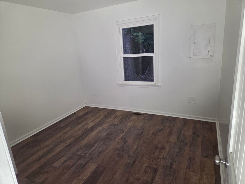 Building Photo - 1012 W 36th St