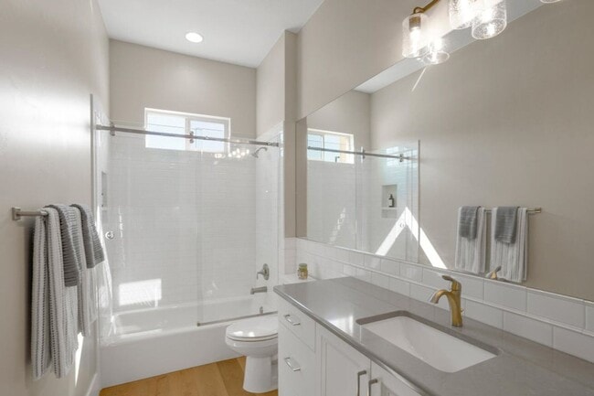 Building Photo - 4730 Martin Dr