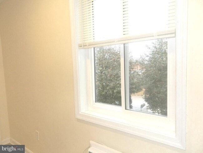 Building Photo - 513 12th St NE