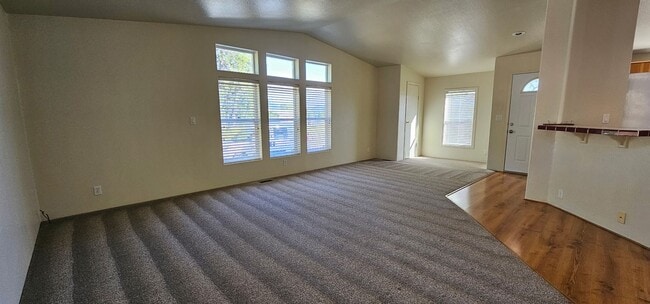Building Photo - Horse Property on 2.5 Acres Minutes to Downtown Grants Pass