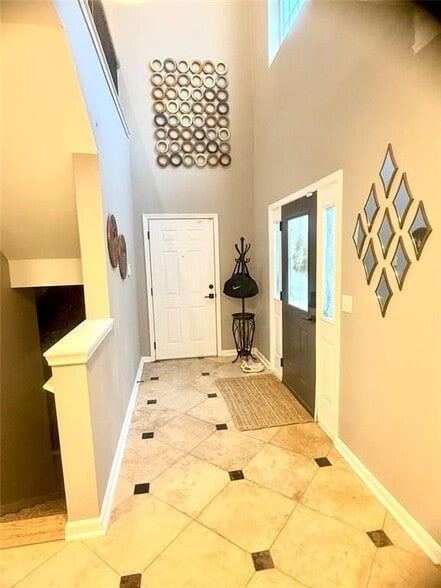 Building Photo - 2015 Barrett Lakes Blvd