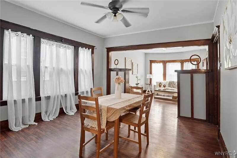 Building Photo - 10 Russell St