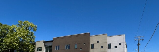 Building Photo - 132 E University Ave