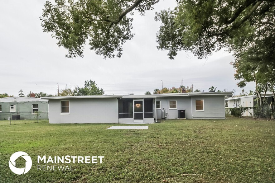 Building Photo - 5963 Bamboo Dr