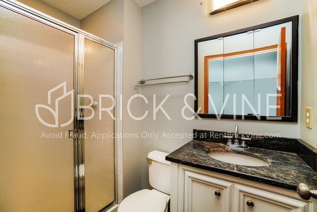 Building Photo - 950 Radbourne Dr