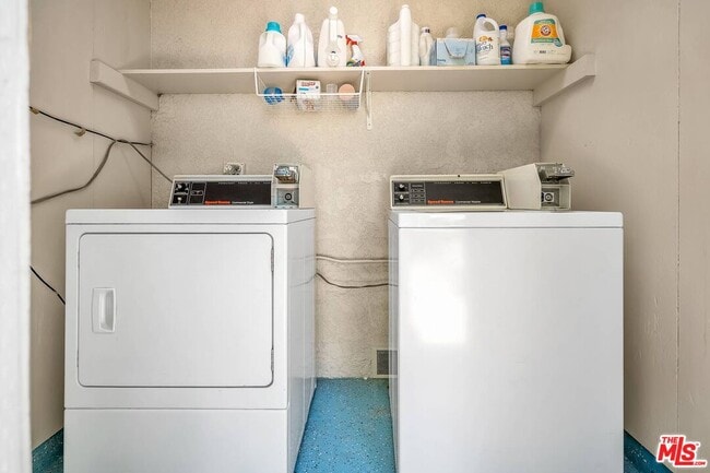 Building Photo - 1546 S Holt Ave