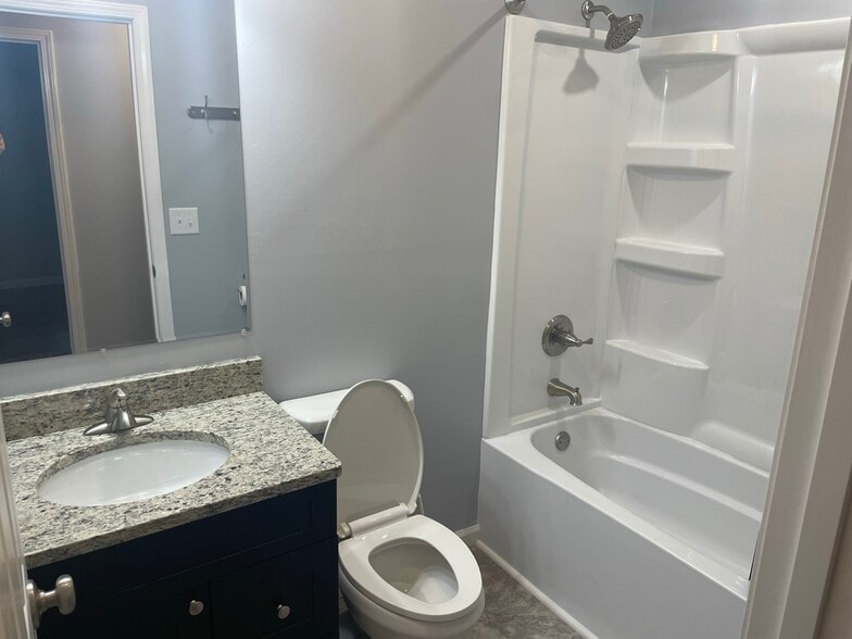 Building Photo - 1812 Briarwood Dr