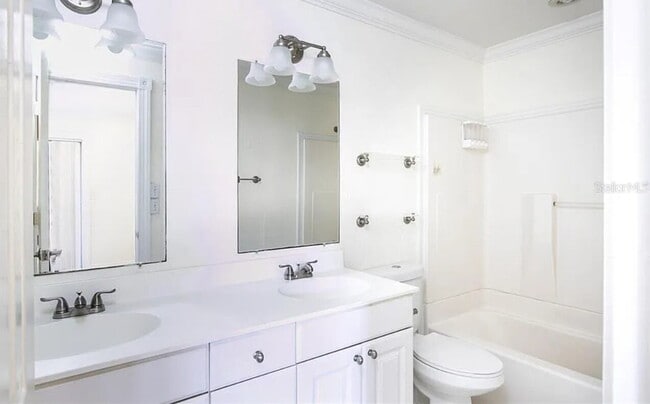 Building Photo - Centrally Located 3 bedroom 2.5 bath Townh...