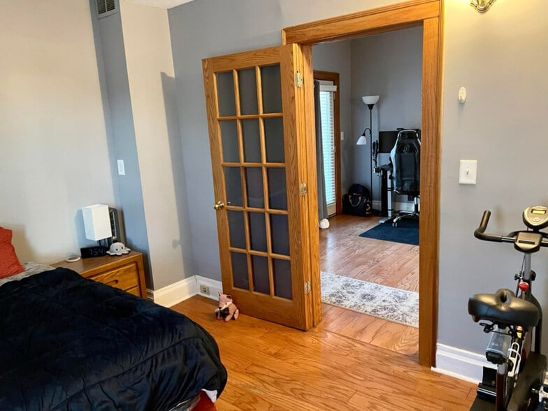 Building Photo - 345 S River Ave