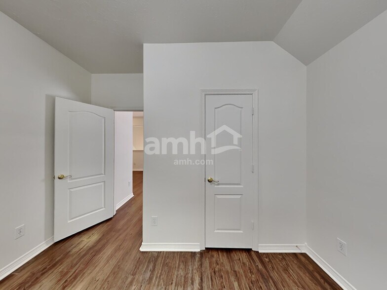 Building Photo - 28726 Hidden Cove Dr