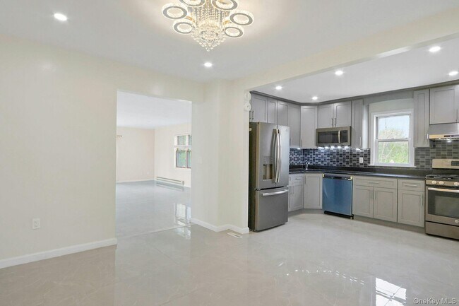 Building Photo - 22 Firth St