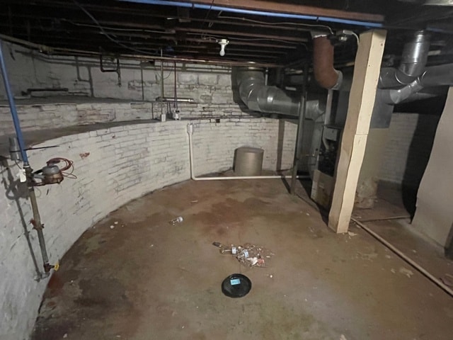 Building Photo - 1131 E Broadway St