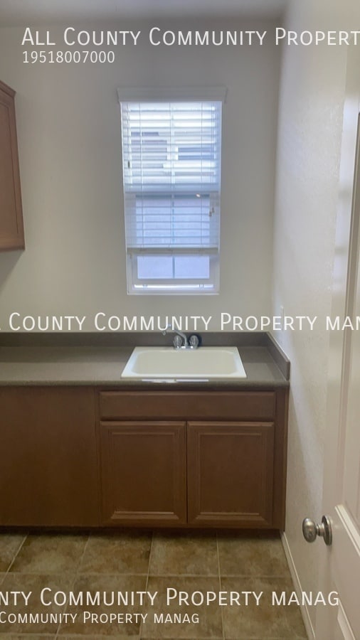 Building Photo - 40298 Hannah Way