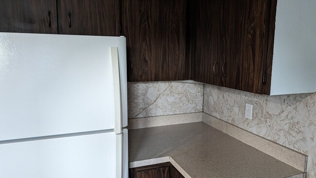 Building Photo - 716 Main St