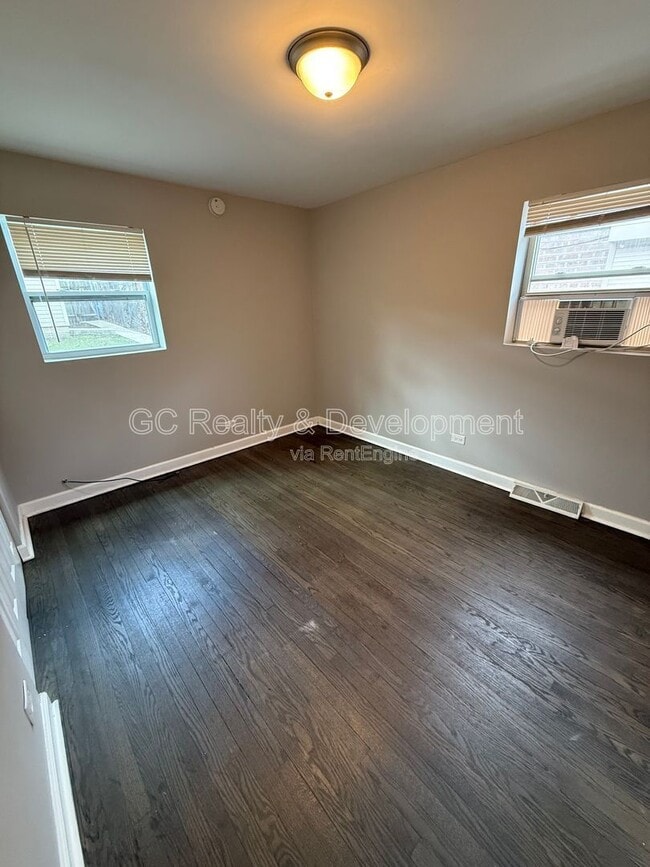 Building Photo - 9110 S Essex Ave