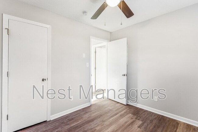 Building Photo - 1089 Essex Pl