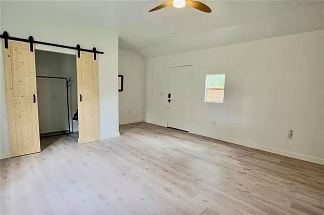 Building Photo - 128 Pollyanna Dr