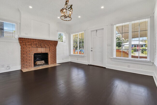 Building Photo - 208 S K St