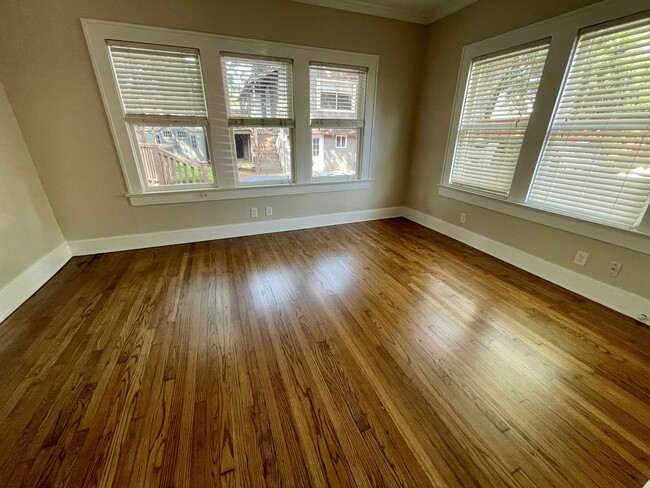 Building Photo - 5118 Stoneleigh Ave