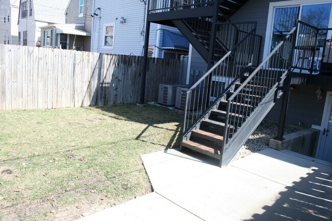 Building Photo - 3706 N Drake Ave