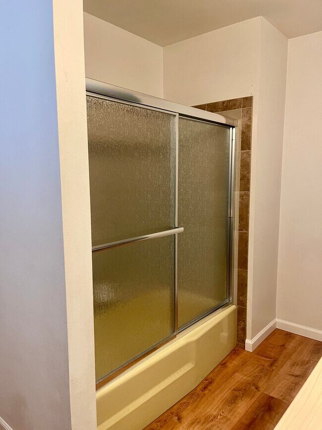 Building Photo - CHARMING 3 BED 2 BATH HOUSE WITH NEW HVAC, ROOF & LARGE FENCED BACKYARD