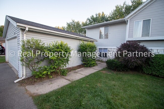 Building Photo - 2-Bed, 1-Bath Upper Unit with Garage & Porch – Steps from Paul Henry Trail