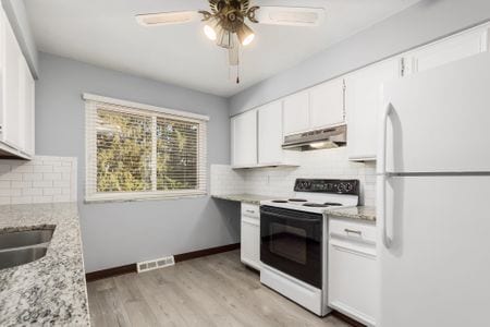 Building Photo - 5046 Heathmoor Dr
