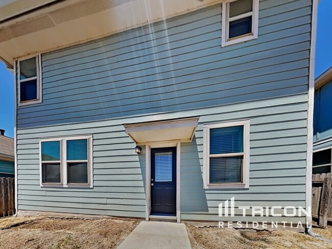 Building Photo - 150 Twisted Oaks Ln