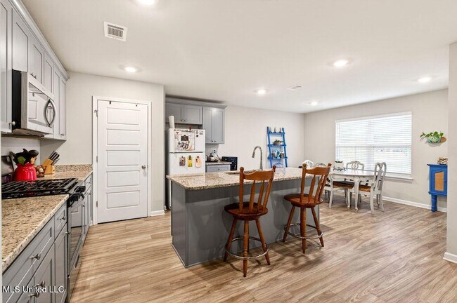 Building Photo - 1086 Enclave Cir