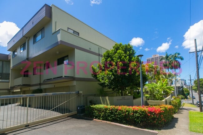 Building Photo - 3 bdrm/ 2.5 bath townhome for rent at Neho...
