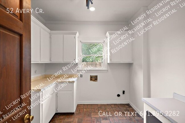 Building Photo - 52 Avery Cir