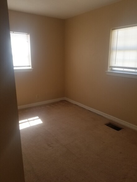 Building Photo - 405 4th Ave