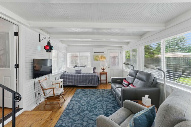 Building Photo - 175 Fredericksburg Rd