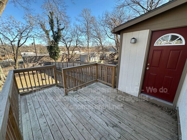 Building Photo - 2535 Charlotte St