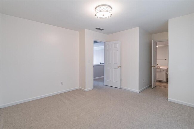 Building Photo - 5491 Oxford Chase Way