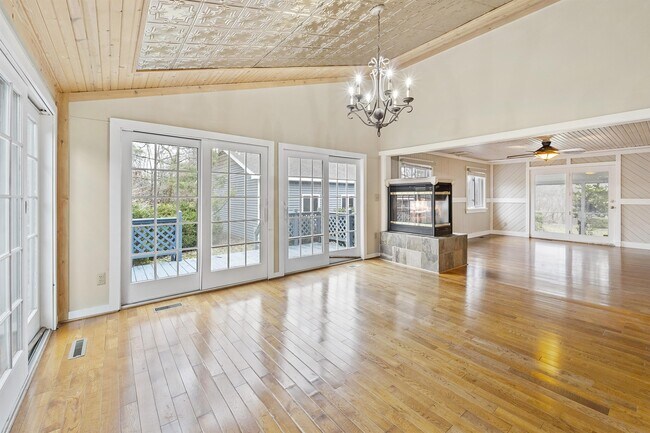 Building Photo - 9485 Waterman Dr